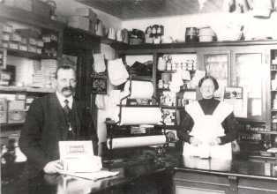 Hovedgaden 64, Købmandsforretning opført i 1912 og fungerede som sådan frem til 1999. I de 87 år har forretningen kun været ejet af 4 købmænd.